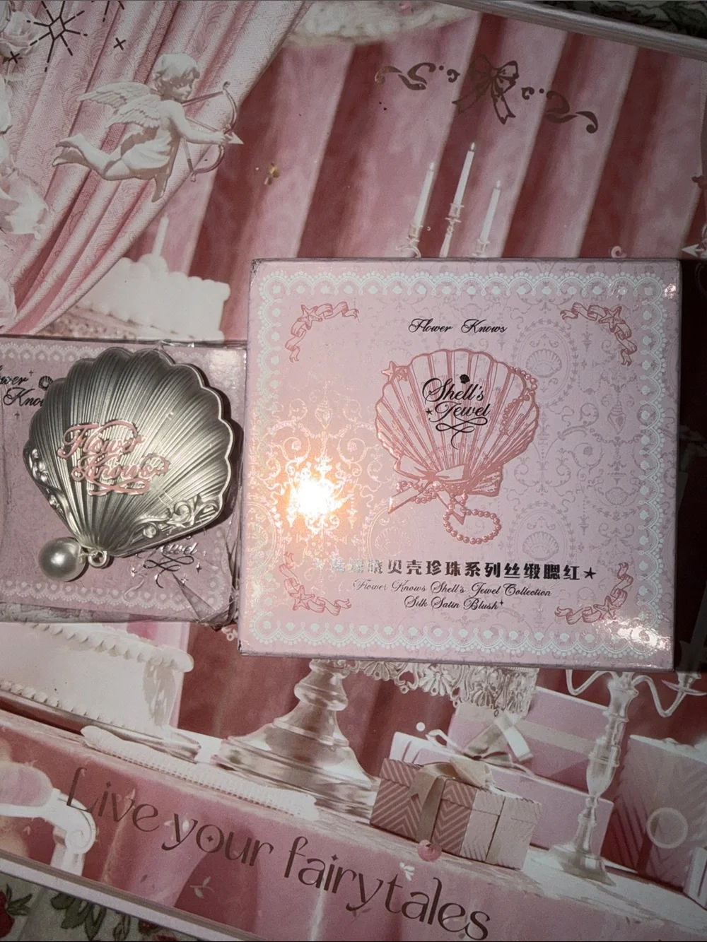 Shell's Jewel Pink Shell-Shaped Satin Blush & Hairclip